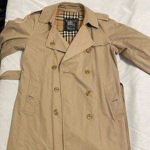 Burberry for Harrods women’s tan trench coat. 10P